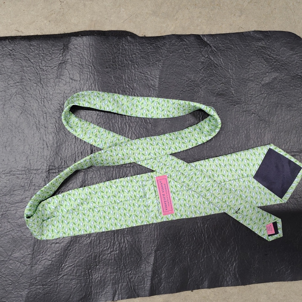 VINEYARD VINES MEN'S MINT GREEN MINI SHARKS TIE MARTHAS VINEYARD Necktie - Picture 7 of 7